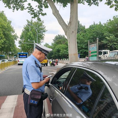 路口没交警，不闯白不闯？济南交警一个路口15分钟内查处数十位