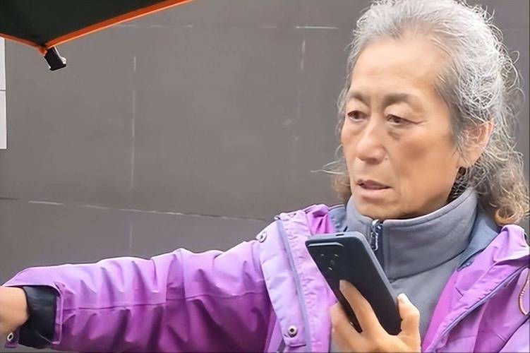69岁阿姨1500天自驾路：12万公里退休金跑出第二人生