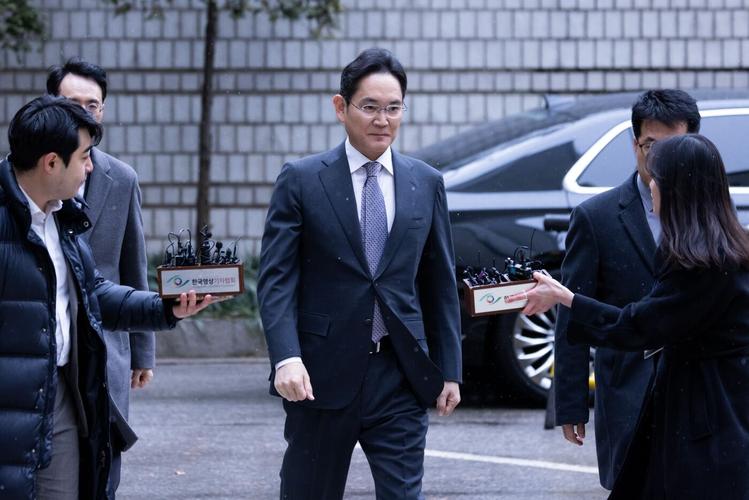 怪不得李在镕在韩国狂？你知道他在韩国的地位，相当于中国的谁？