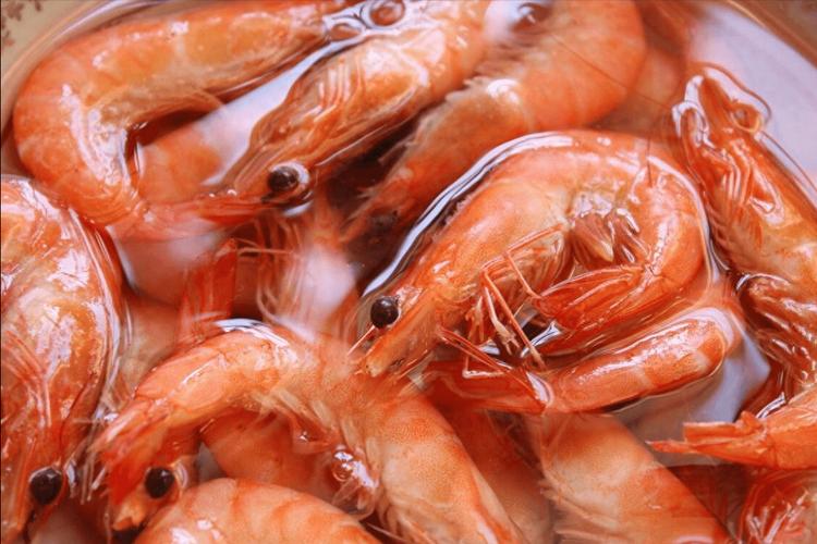 煮虾时，用冷水还是热水好？原来一直不懂，难怪虾肉柴硬腥味重