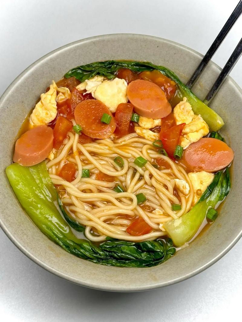 5分钟就能搞定的西红柿鸡蛋面，比肉丝面还要好吃，全家人都爱吃