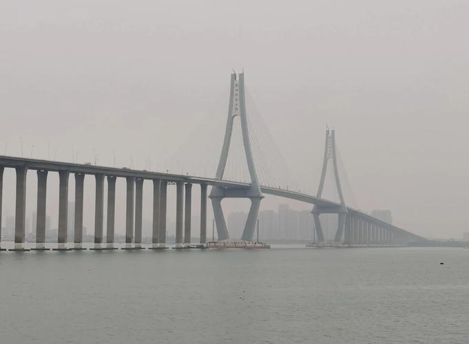 湛江海湾大桥要免费了，过桥不再看余额，只看晚霞和海岸线