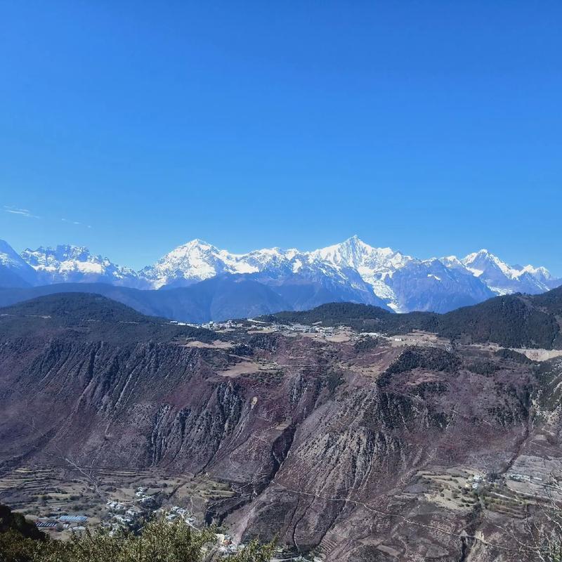 梅里雪山脚下的一妻多夫制，这种习俗在当地很普遍，现在慢慢消失