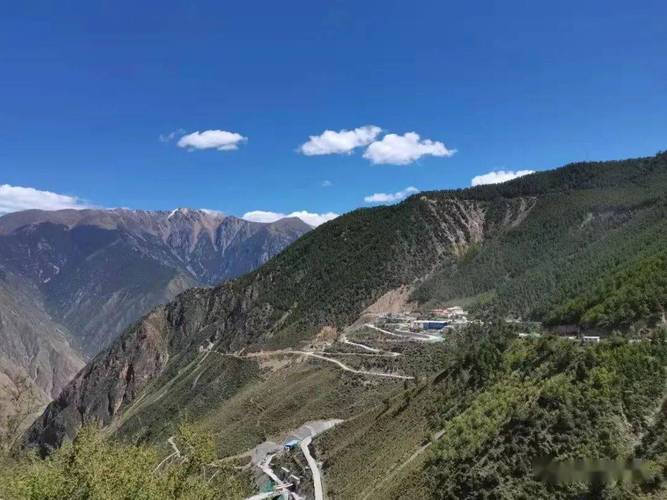 自驾游西藏开两驱车选择翻川藏线318国道路上的觉巴山烂路进藏