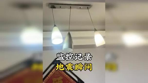 监控记录地震瞬间，人类在大自然面前太渺小了！
