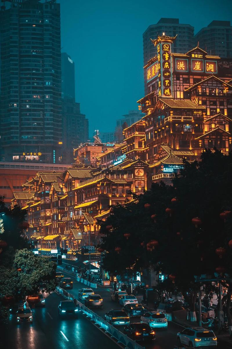 重庆，这座 8D 魔幻之都，总能凭借独特的城市景观