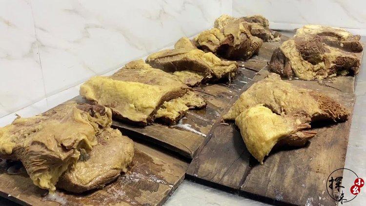 陕西小伙子承父业12年，生意火全靠实惠肉量大，日卖300碗5000元