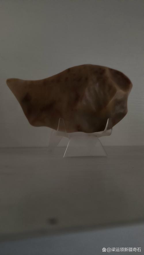 单人闯入玛瑙湖腹地，意外捡到好多各种稀奇古怪的奇石彩玉