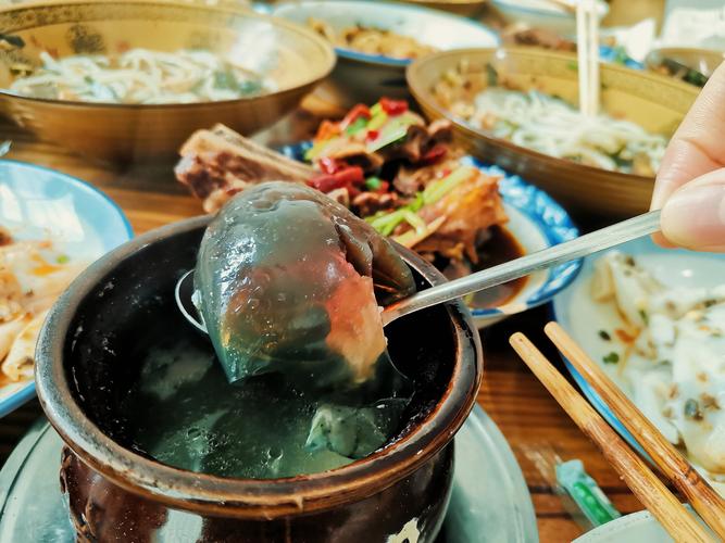 江西表哥住城里，每餐吃5个菜，真的太豪横了，城里人都这样吗？