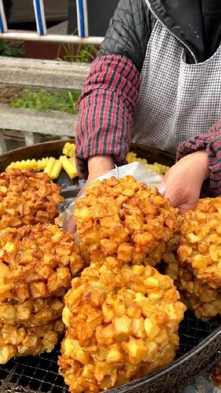 贵州人的灵魂食物：探索洋芋王国的终极美味—洋芋粑粑中国