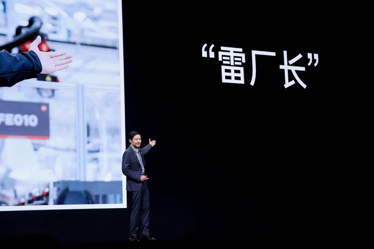 我们的雷总又活跃起来了，时隔多天又连续发文了，并且连续给小米粉丝送礼物，欢迎雷总回归