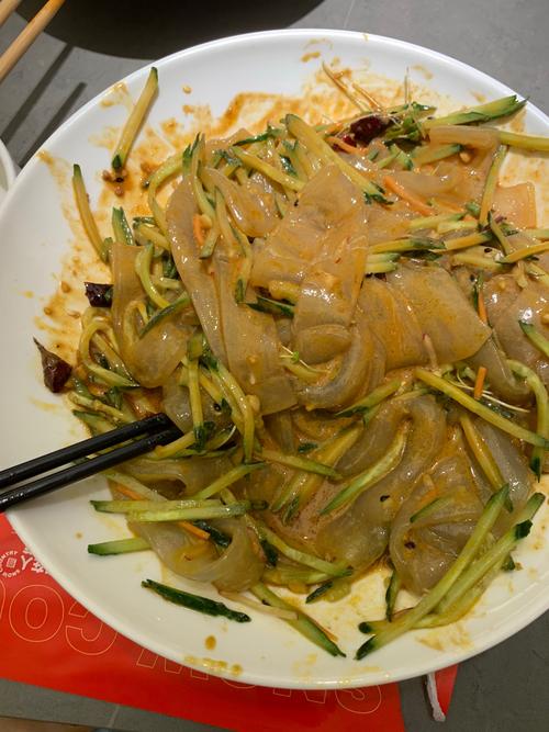 东北下酒解腻素菜天花板，东北春天特色美食，芥末大拉皮