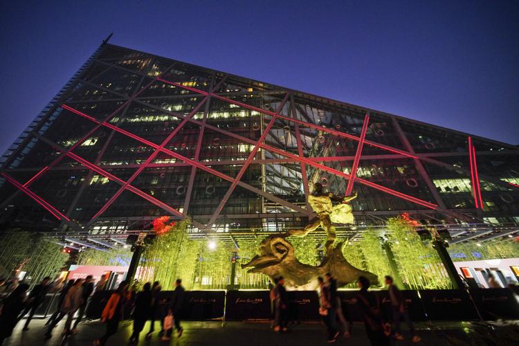 2025年芳草地澳门资料免费大全,2025全面解析实用技巧分享